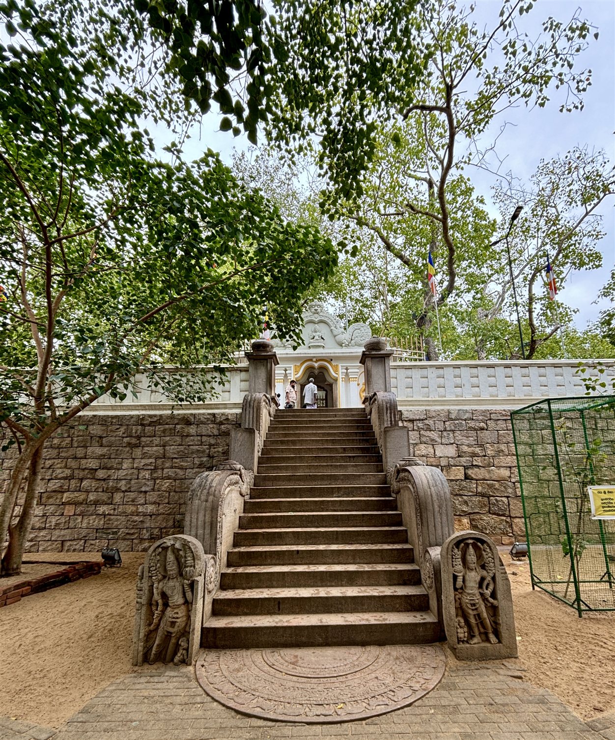 Trap naar de Jaya Sri Maha Bodhi in Anuradhapura