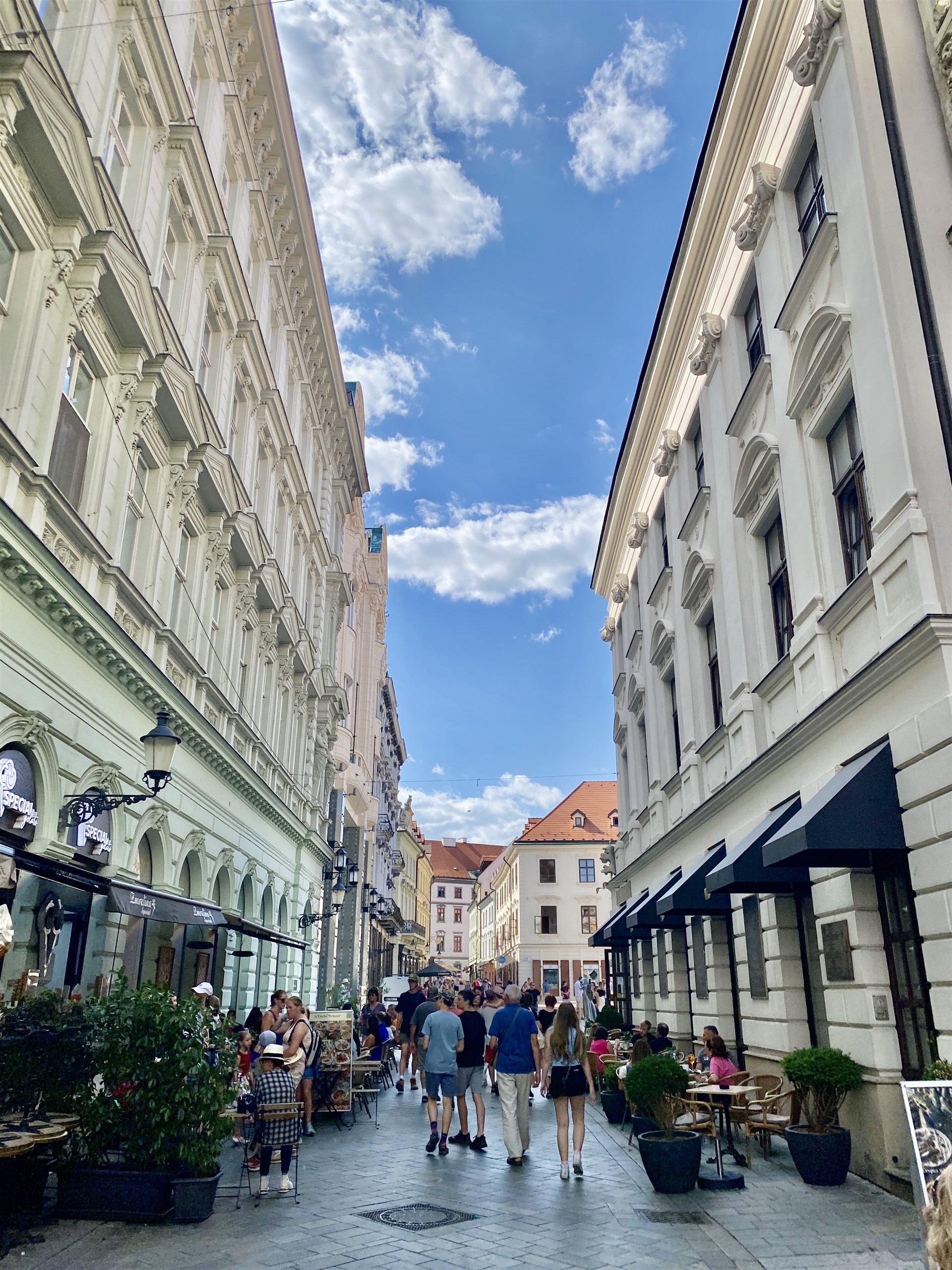 Winkelstraat in de oude binnenstad, Bratislava
