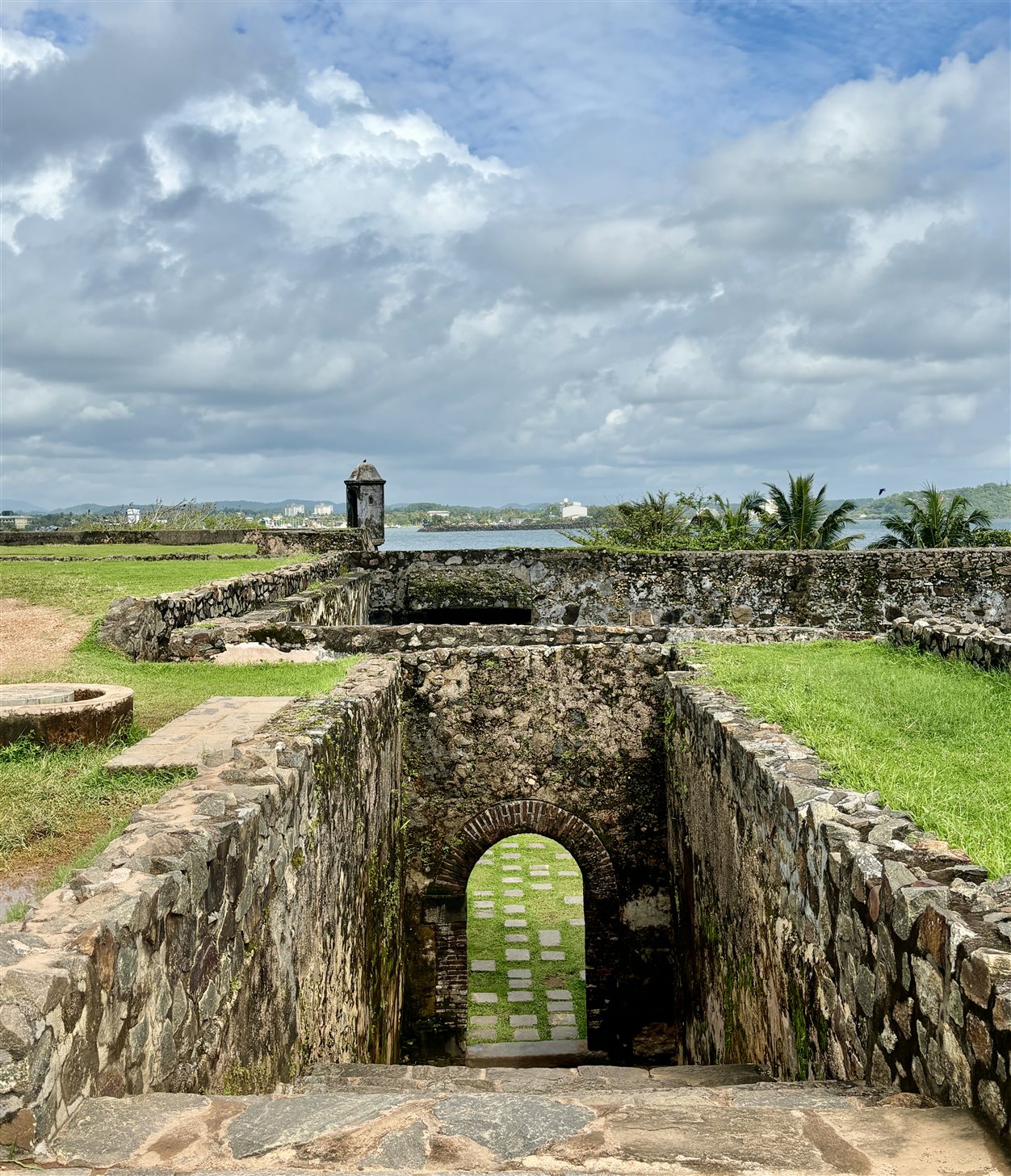 De oude stadsmuren en bastion van Galle Fort