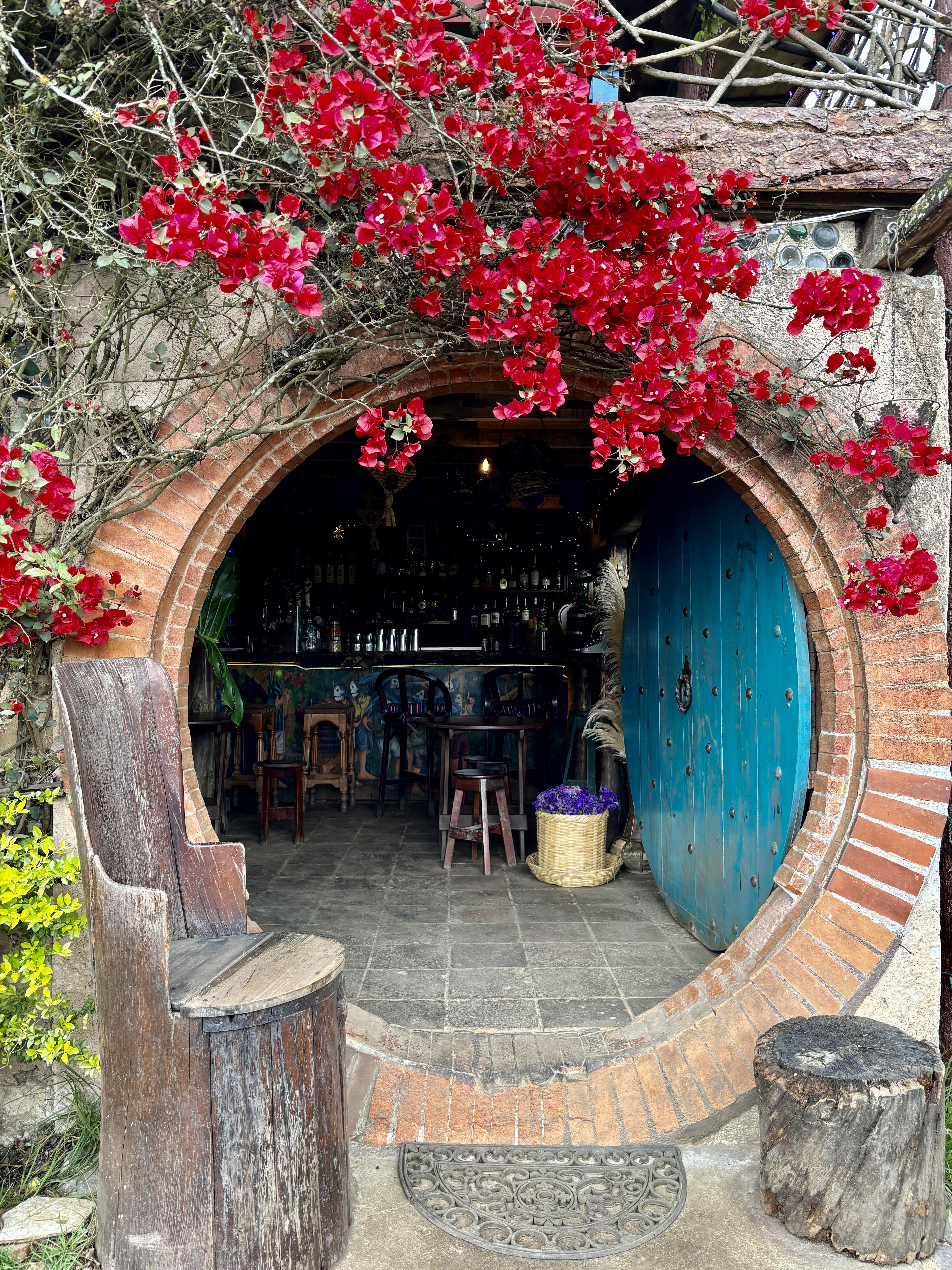 Hobbitholen-caf&eacute; bij Hobbitenango