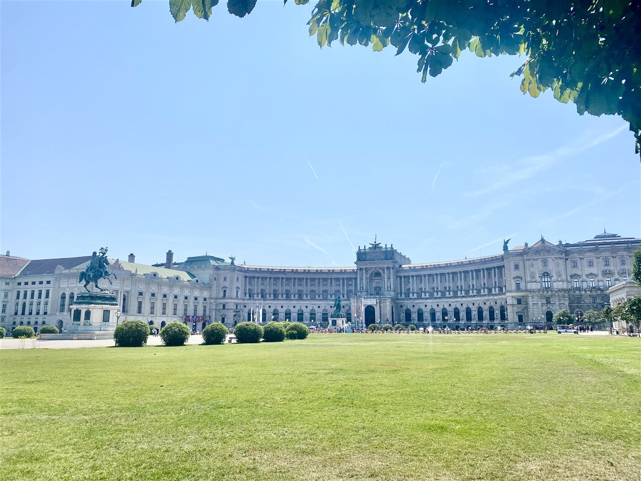 Hofburg, gezien vanaf Heldenplatz, Wenen