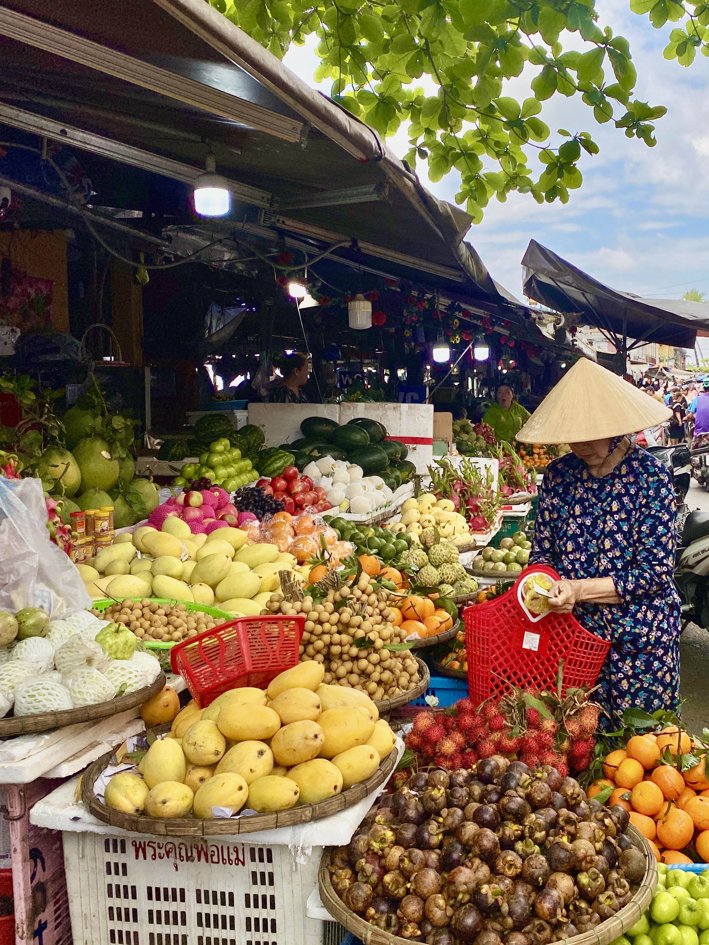 Fruit- en groentemarkt in de oude binnenstad van Hoi An
