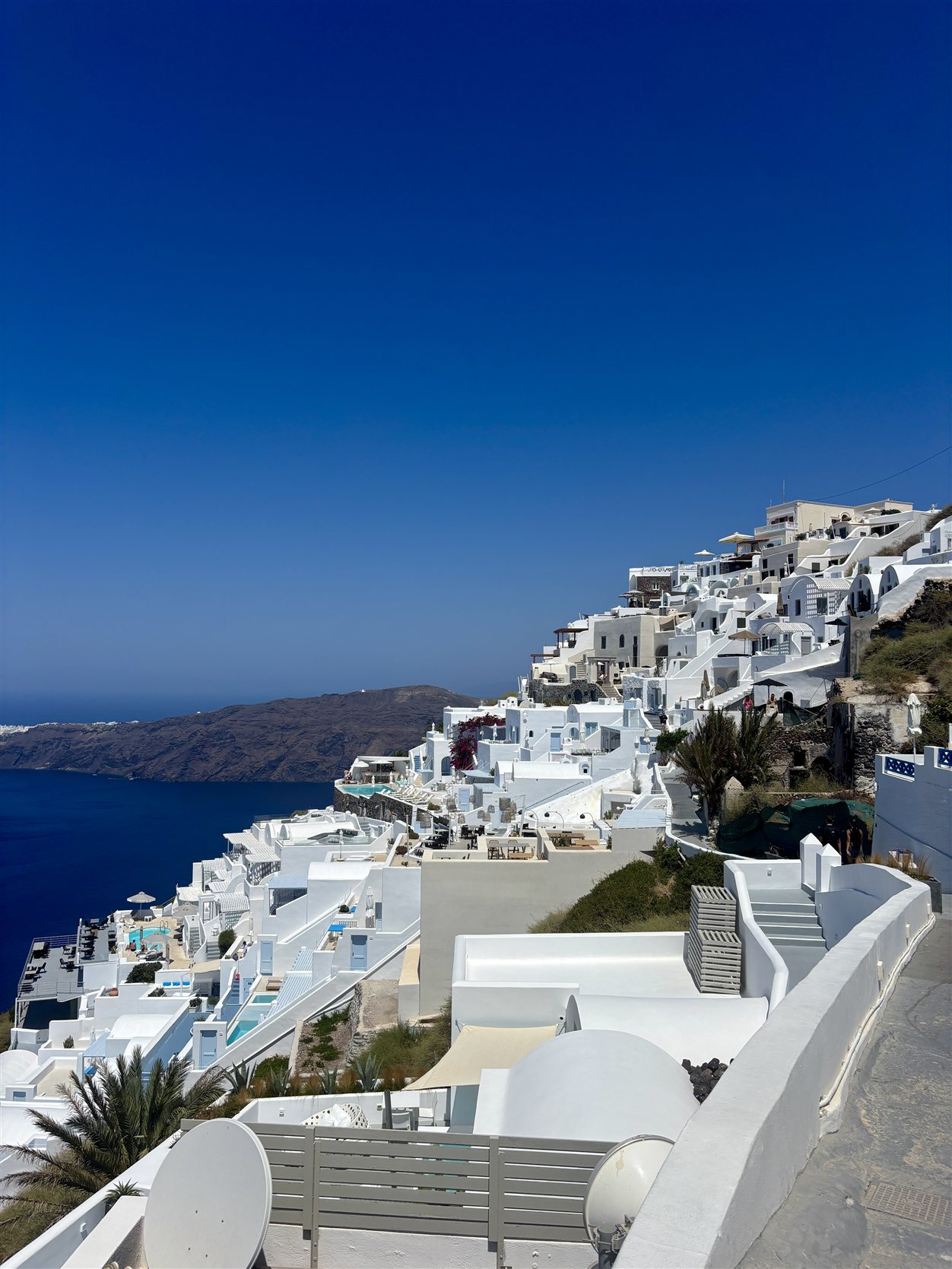 Imerovigli op de rand van de vulkaankrater, Santorini
