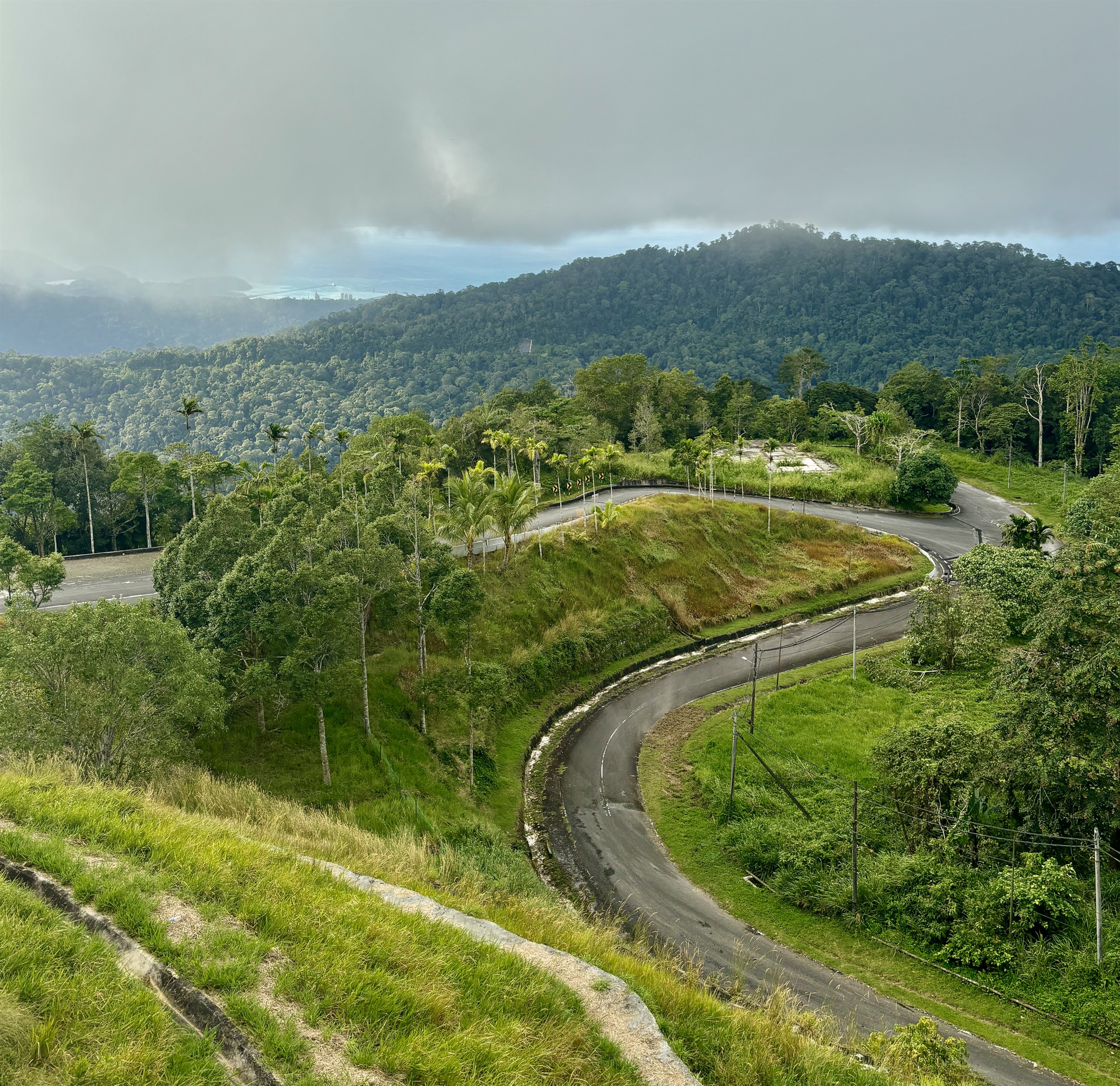 Uitzicht over Langkawi vanaf de bergweg