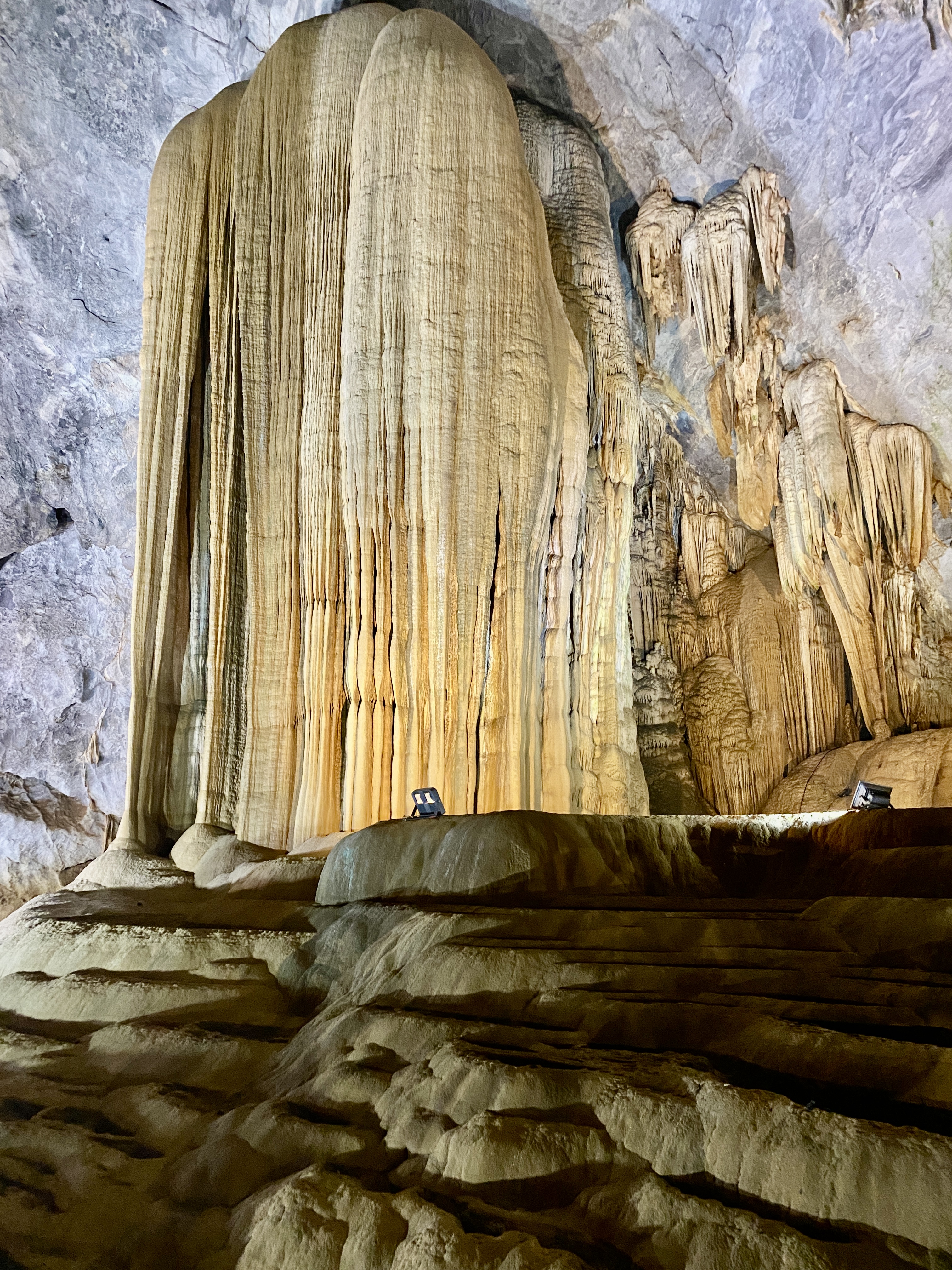 Indrukwekkende kalksteenformaties in de Paradise Cave bij Phong Nha