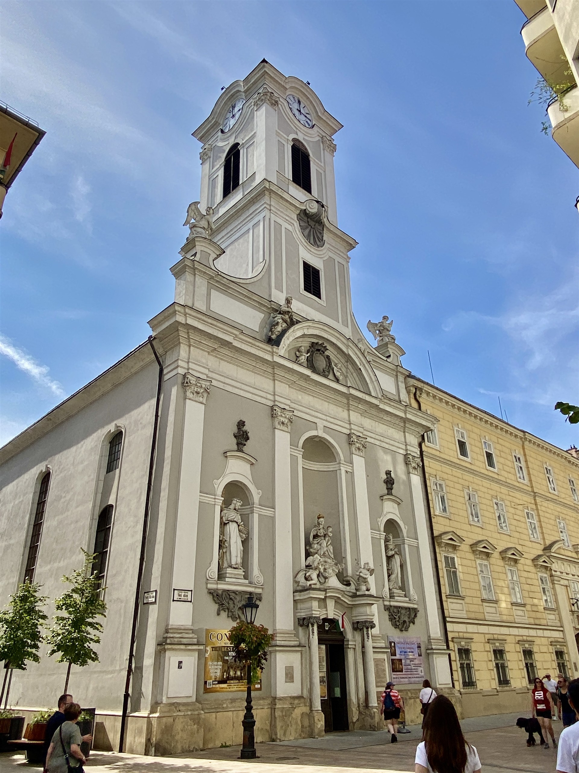 Szent Mih&aacute;ly-templom, Boedapest