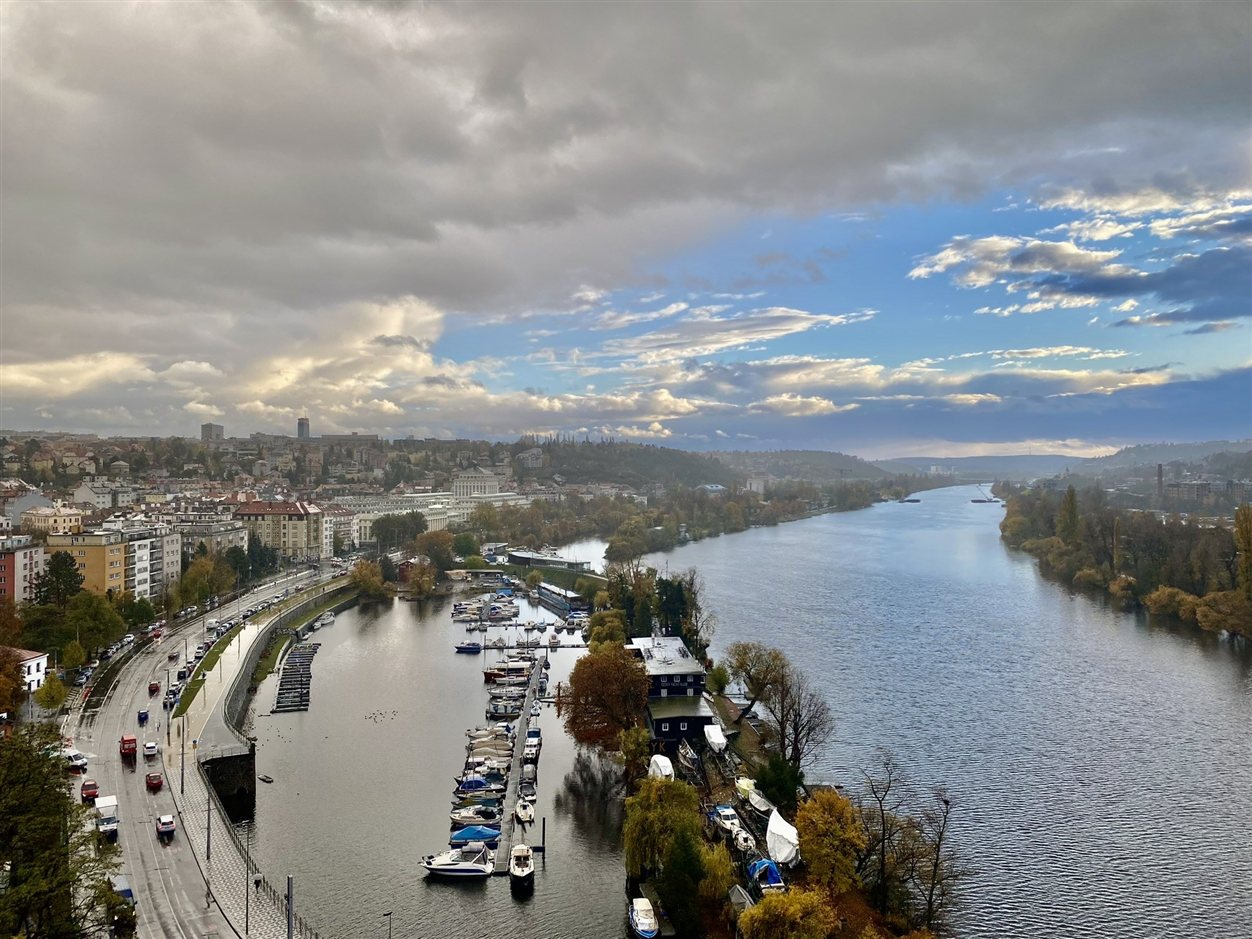 Uitzicht over de Moldau vanaf Vy&scaron;ehrad